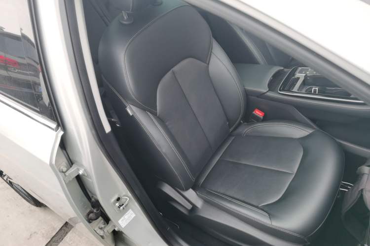 Used Rising ER6 2020 620 km Smart Drive Version Right Front Seat
