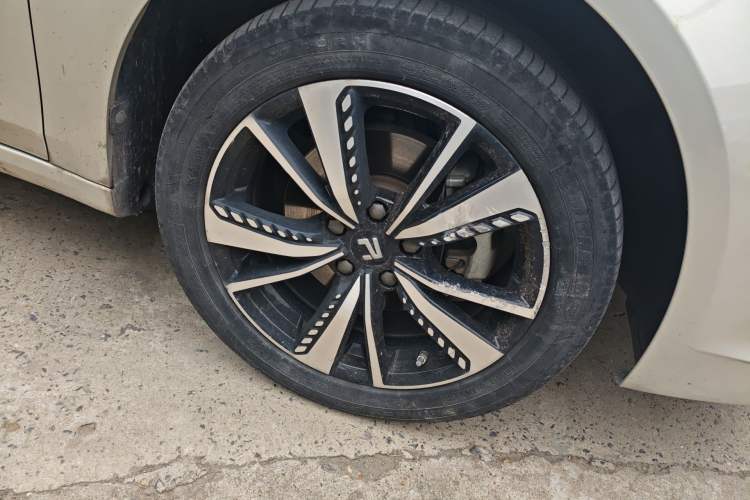 Used Rising ER6 2020 620 km Smart Edition Right Front Wheel Hub