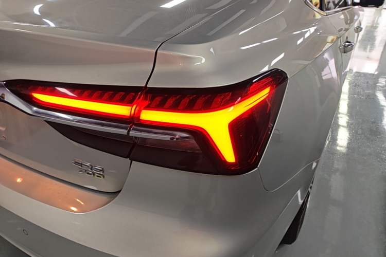 Used Rising ER6 2020 620 km Smart Edition Right Rear Taillight
