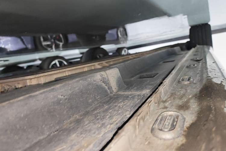 Used Rising ER6 2020 620 km Smart Edition Right Side Sill