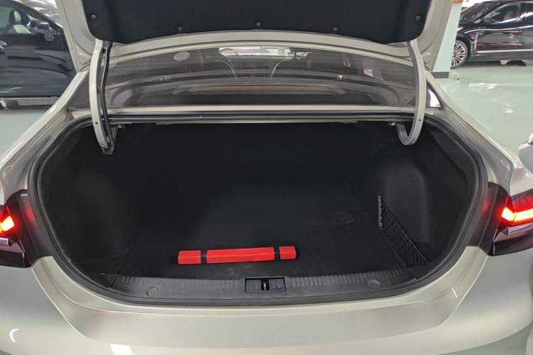 Used Rising ER6 2020 620 km Smart Edition Trunk