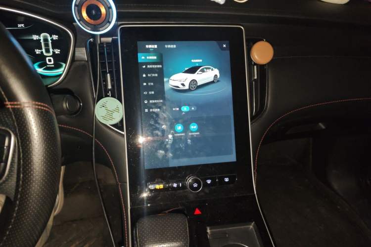 Used Rising ER6 2021 New Dynamic Edition 620km Smart Enjoyment Version Audio And AC Panel