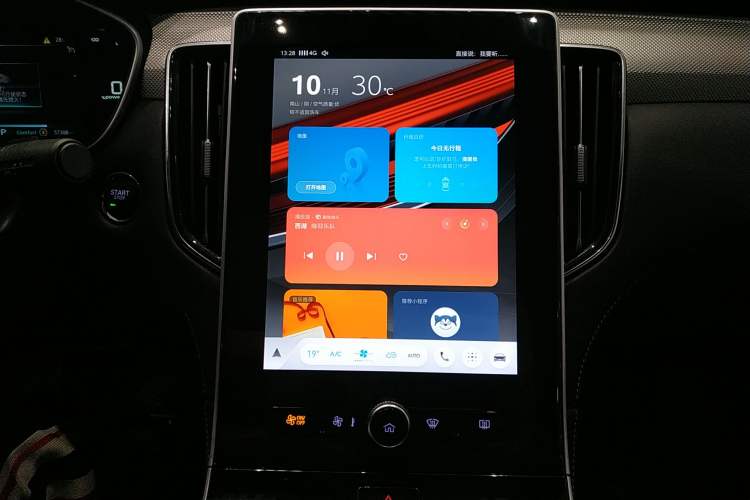 Used Rising ER6 2021 New Dynamic Edition 620km Smart Drive Version Audio And AC Panel