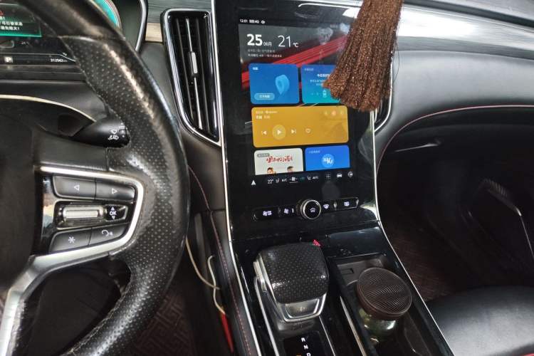 Used Rising ER6 2021 New Dynamic Edition 620km Smart Enjoyment Version Audio And AC Panel