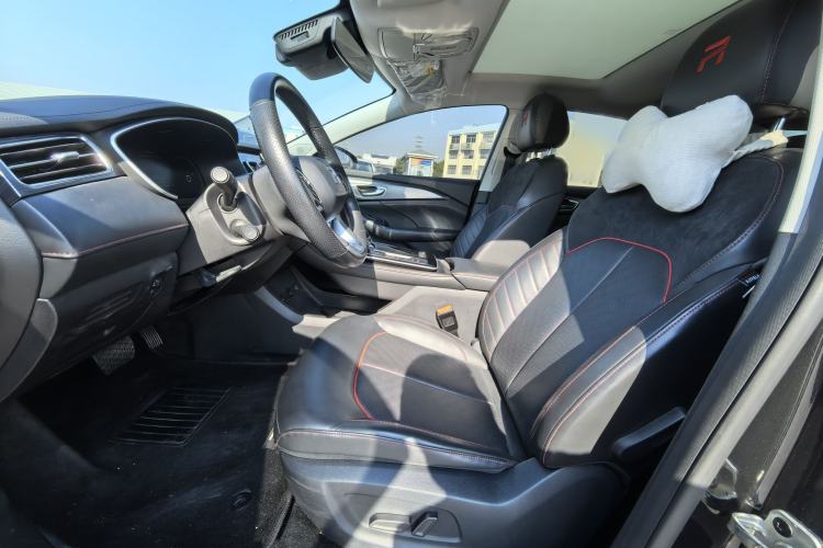 Used Rising ER6 2021 New Dynamic Edition 620km Smart Enjoyment Version Interior 1