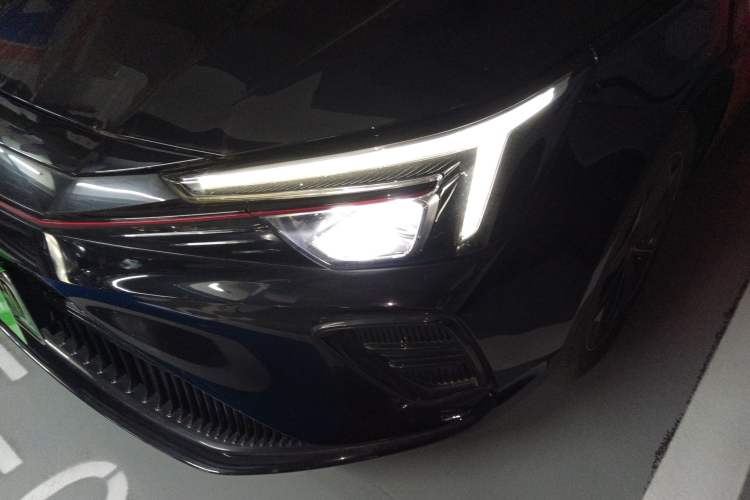 Used Rising ER6 2021 New Dynamic Edition 620km Smart Enjoyment Version Left Front Headlight