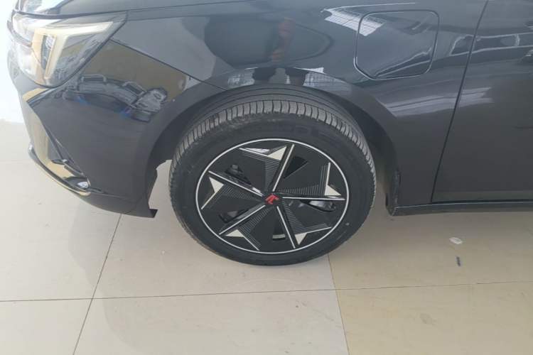 Used Rising ER6 2021 New Dynamic Edition 620km Smart Enjoyment Version Left Front Wheel Hub