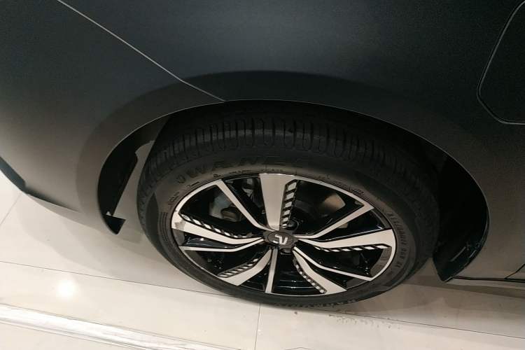 Used Rising ER6 2021 New Dynamic Edition 620km Smart Drive Version Left Front Wheel Hub