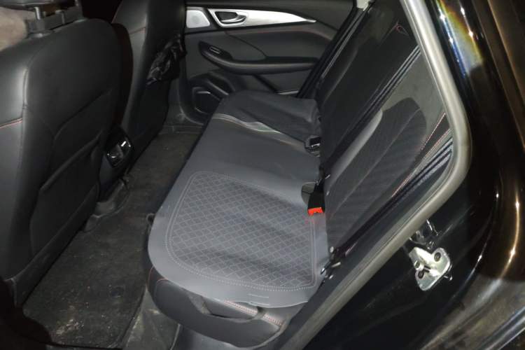 Used Rising ER6 2021 New Dynamic Edition 620km Smart Enjoyment Version Left Rear Seat