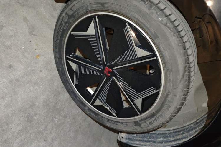 Used Rising ER6 2021 New Dynamic Edition 620km Smart Enjoyment Version Right Front Wheel Hub