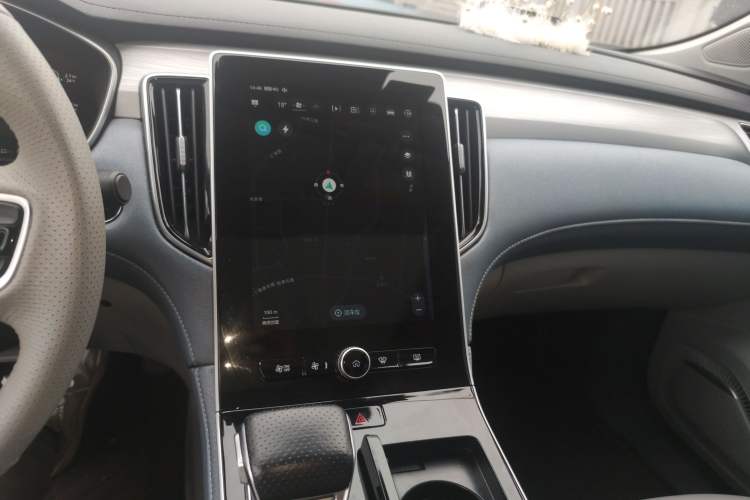 Used Rising ER6 2021 New Dynamic Edition 620km Smart Enjoyment Version Audio And AC Panel