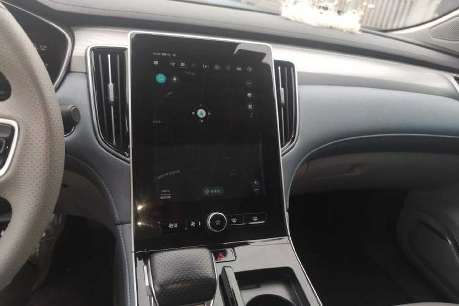 Used Rising ER6 2021 New Dynamic Edition 620km Smart Enjoyment Version Audio And AC Panel
