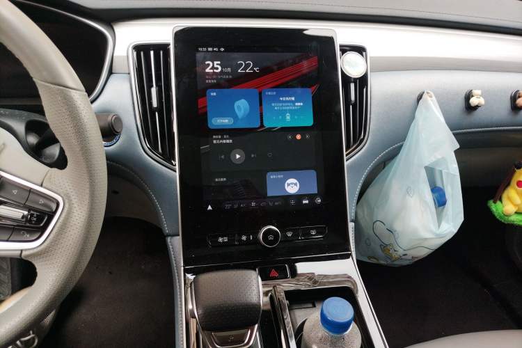 Used Rising ER6 2021 New Dynamic Edition 620km Smart Enjoyment Version Audio And AC Panel
