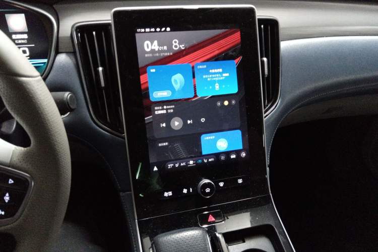 Used Rising ER6 2021 New Dynamic Edition 620km Smart Enjoyment Version Audio And AC Panel