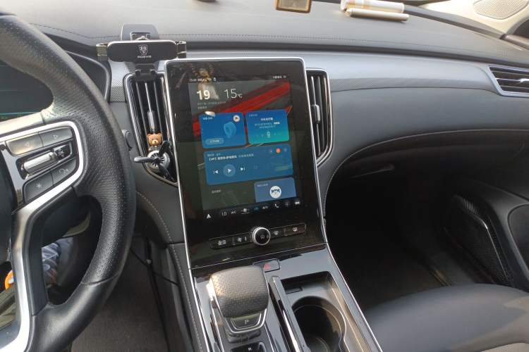 Used Rising ER6 2021 New Dynamic Edition 620km Smart Drive Version Audio And AC Panel