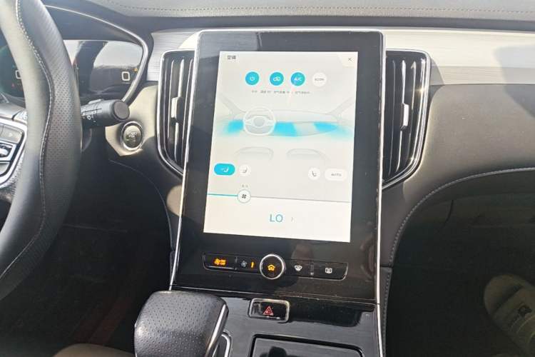 Used Rising ER6 2021 New Dynamic Edition 620km Smart Enjoyment Version Audio And AC Panel