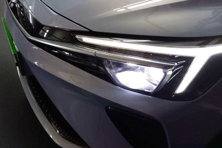 Used Rising ER6 2021 New Dynamic Edition 620km Smart Enjoyment Version Left Front Headlight