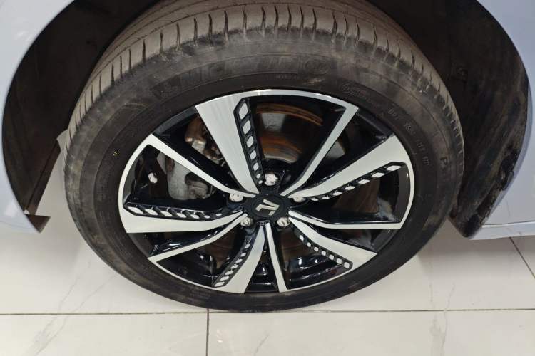 Used Rising ER6 2021 New Dynamic Edition 620km Smart Drive Version Left Front Wheel Hub