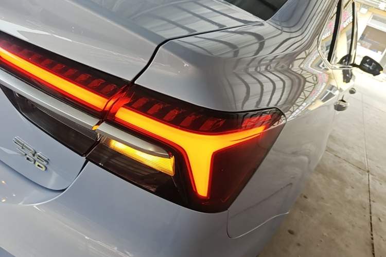 Used Rising ER6 2021 New Dynamic Edition 620km Smart Enjoyment Version Right Rear Taillight