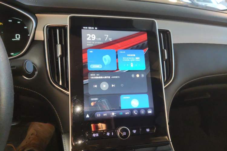 Used Rising ER6 2021 New Dynamic Edition 620km Smart Drive Version Audio And AC Panel