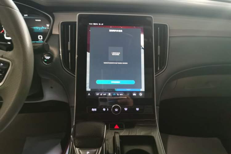 Used Rising ER6 2021 New Dynamic Edition 620km Smart Enjoyment Version Audio And AC Panel