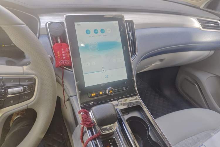 Used Rising ER6 2021 New Dynamic Edition 620km Smart Enjoyment Version Audio And AC Panel