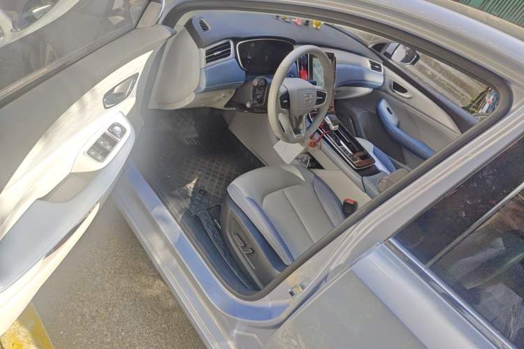 Used Rising ER6 2021 New Dynamic Edition 620km Smart Enjoyment Version Driver Seat