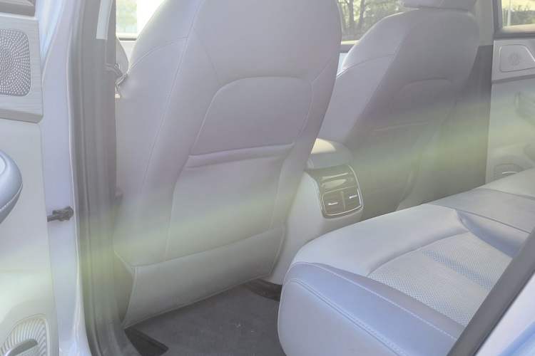 Used Rising ER6 2021 New Dynamic Edition 620km Smart Enjoyment Version Interior 3
