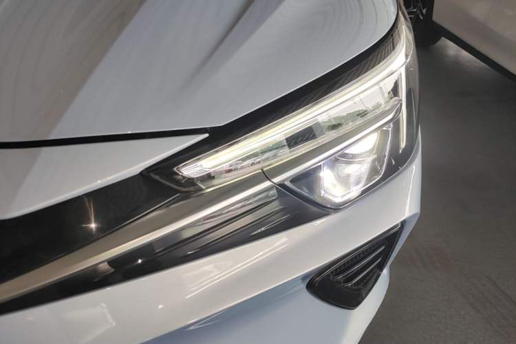 Used Rising ER6 2021 New Dynamic Edition 620km Smart Drive Version Left Front Headlight
