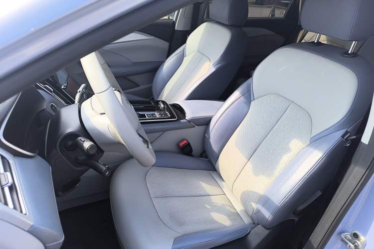 Used Rising ER6 2021 New Dynamic Edition 620km Smart Enjoyment Version Left Front Seat
