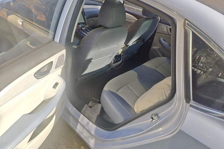 Used Rising ER6 2021 New Dynamic Edition 620km Smart Enjoyment Version Left Rear Seat