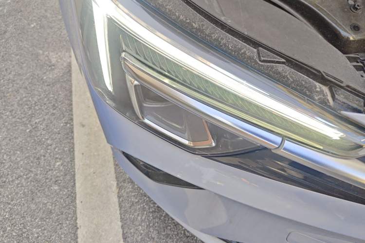 Used Rising ER6 2021 New Dynamic Edition 620km Smart Enjoyment Version Right Front Headlight