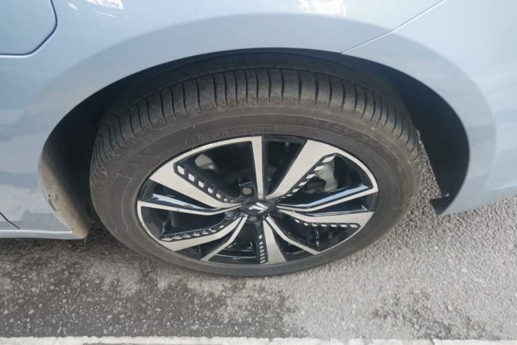 Used Rising ER6 2021 New Dynamic Edition 620km Smart Drive Version Right Front Wheel Hub