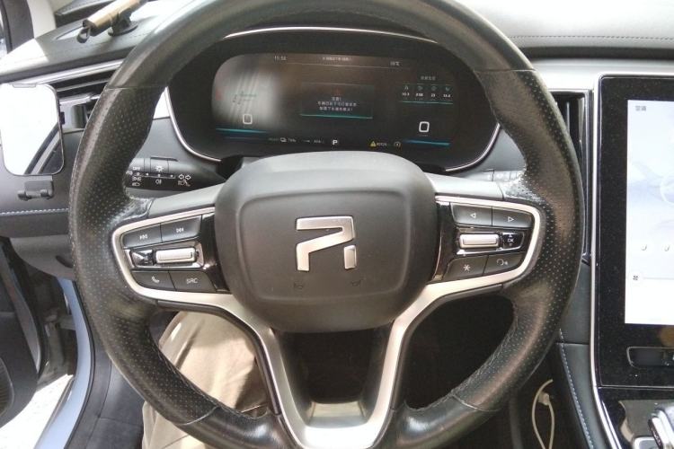 Used Rising ER6 2021 New Dynamic Edition 620km Smart Enjoyment Version Steering Wheel
