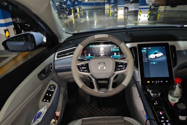 Used Rising ER6 2021 New Dynamic Edition 620km Smart Enjoyment Version Steering Wheel