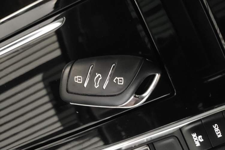 Used Rising ER6 2021 New Dynamic Edition 620km Smart Drive Version Vehicle Key