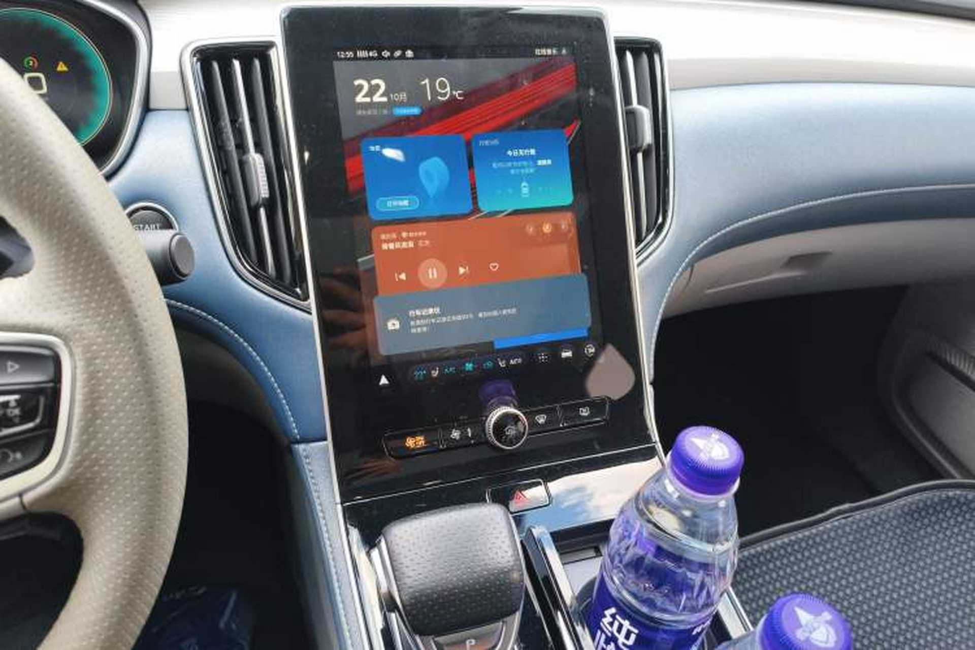 Used Rising ER6 2021 New Dynamic Edition 620km Smart Enjoyment Version Audio And AC Panel