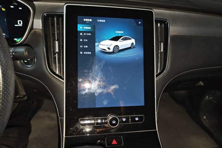 Used Rising ER6 2021 New Dynamic Edition 620km Smart Drive Version Audio And AC Panel