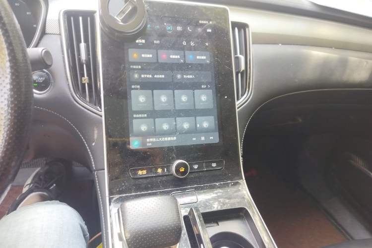 Used Rising ER6 2021 New Dynamic Edition 620km Smart Drive Version Audio And AC Panel
