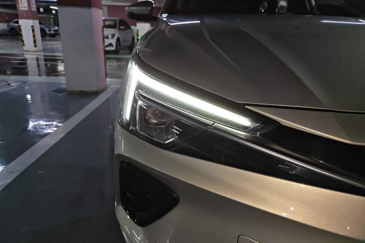 Used Rising ER6 2021 New Dynamic Edition 620km Smart Drive Version Right Front Headlight
