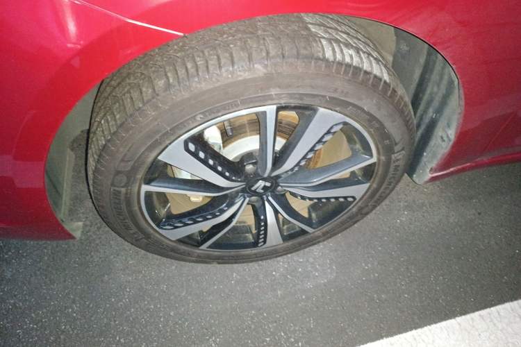 Used Rising ER6 2021 New Dynamic Edition 620km Smart Enjoyment Version Left Front Wheel Hub