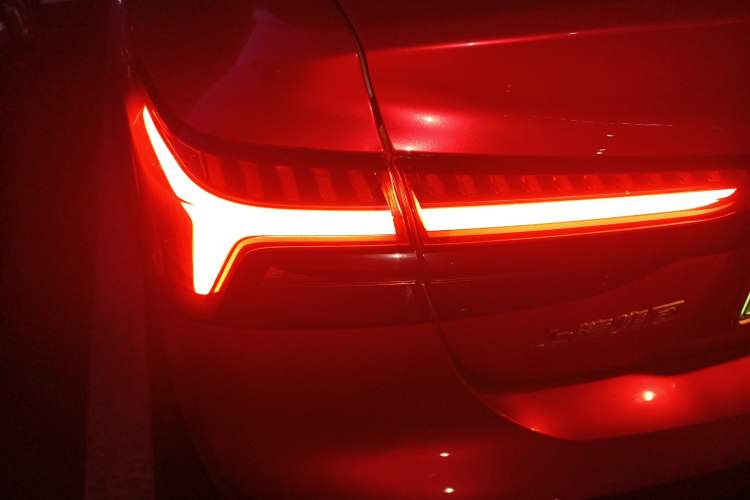 Used Rising ER6 2021 New Dynamic Edition 620km Smart Enjoyment Version Left Rear Taillight