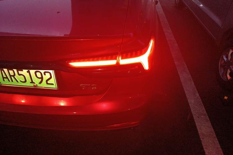 Used Rising ER6 2021 New Dynamic Edition 620km Smart Enjoyment Version Right Rear Taillight