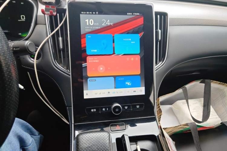Used Rising ER6 2021 New Dynamic Edition 520km Smart Leading Version Audio And AC Panel