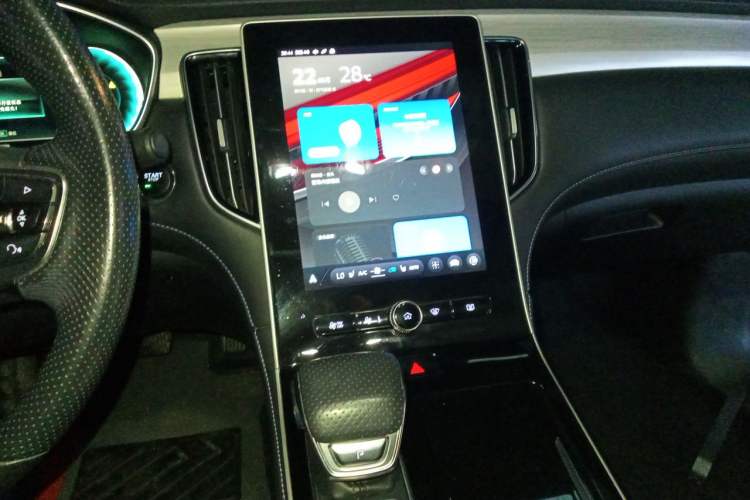 Used Rising ER6 2021 New Dynamic Edition 620km Smart Enjoyment Version Audio And AC Panel