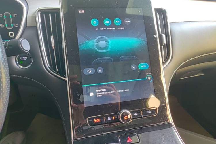 Used Rising ER6 2021 New Dynamic Edition 620km Smart Enjoyment Version Audio And AC Panel