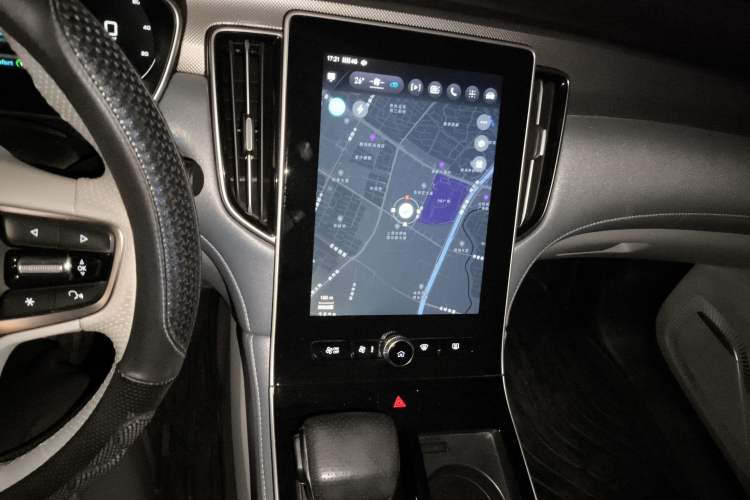 Used Rising ER6 2021 New Dynamic Edition 620km Smart Drive Version Audio And AC Panel