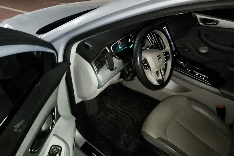Used Rising ER6 2021 New Dynamic Edition 620km Smart Drive Version Interior 3