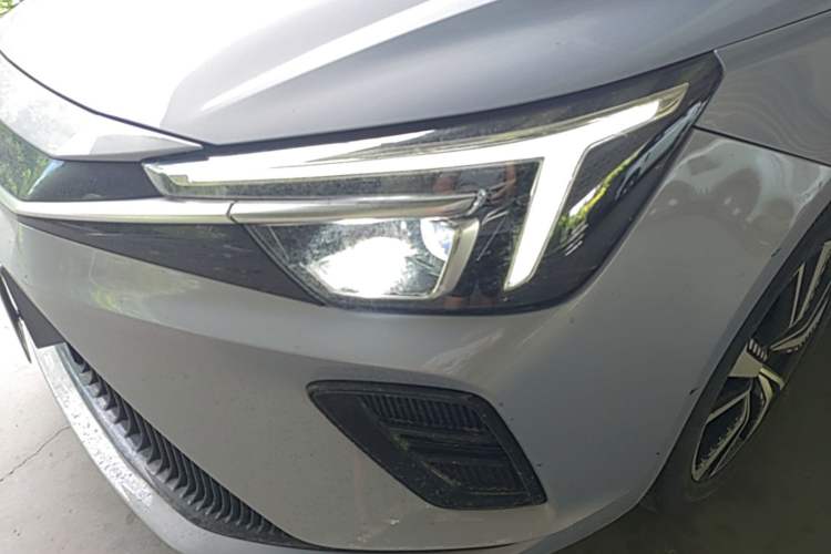 Used Rising ER6 2021 New Dynamic Edition 620km Smart Enjoyment Version Left Front Headlight