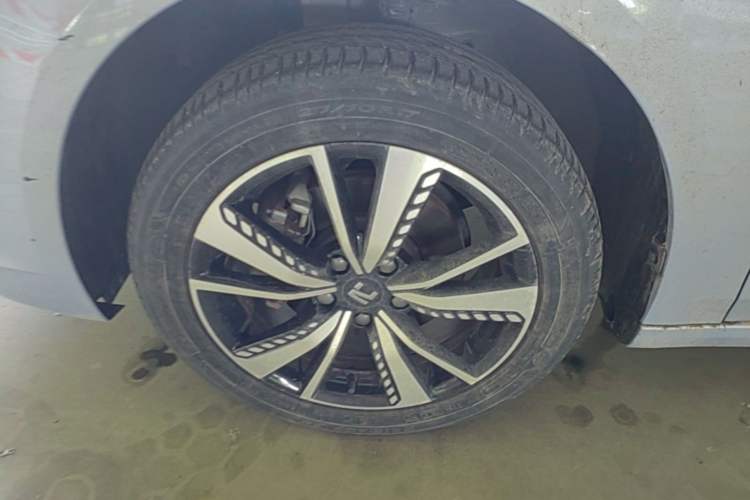 Used Rising ER6 2021 New Dynamic Edition 620km Smart Enjoyment Version Left Front Wheel Hub